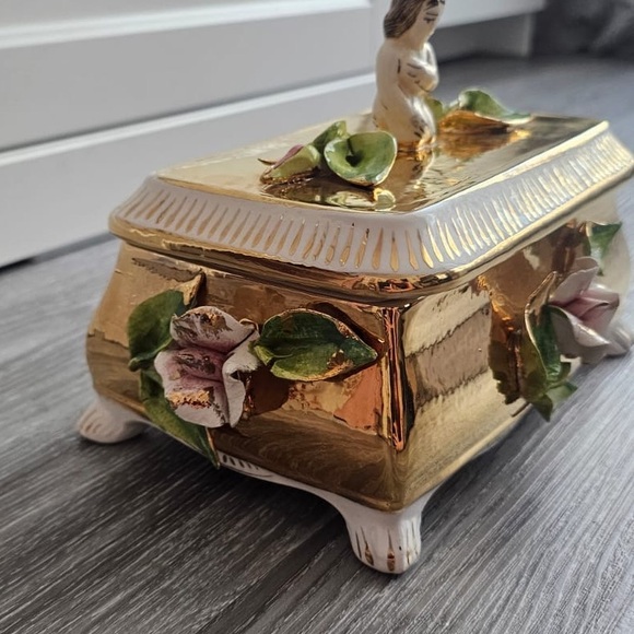 Vintage Gorgeous Hard To Find Gold and Floral Trinket Box Made In Italy - Picture 4 of 14